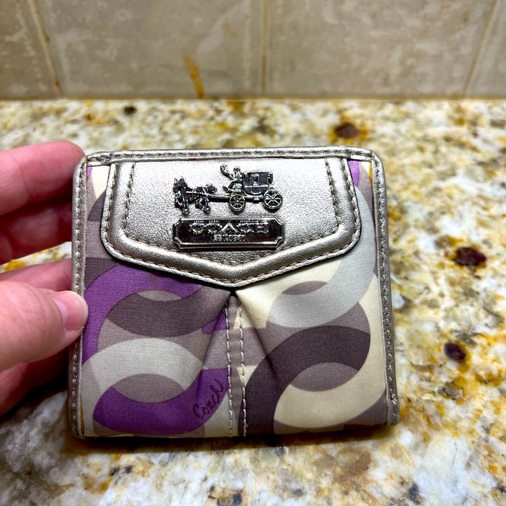 Authentic Coach wallet. Excellent condition.